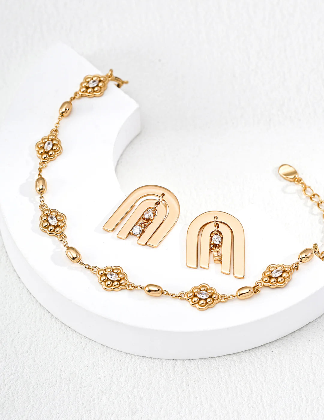 Minimal Arch Zircon Stud Earrings